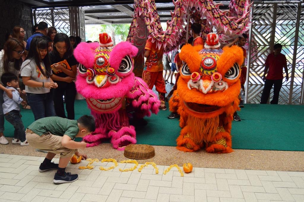 lion dance with kids | Valle Verde Country Club, Inc.